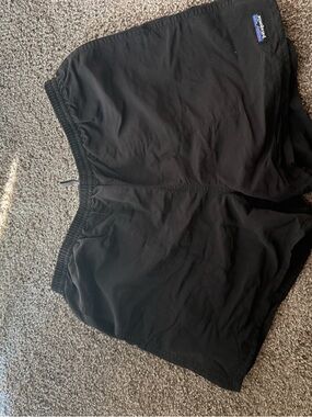 Patagonia Dark Gray/Black Mesh-Lined Athletic Shorts baggies